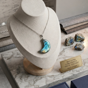 Pendentif croissant de lune labradorite AAA